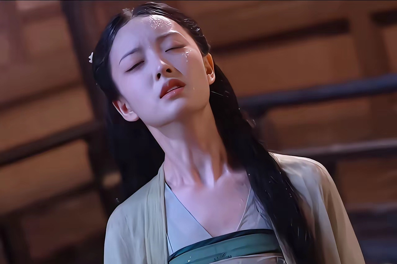 莫离这个女二，剧里和证件照长得不太一样，不过好多角度都幻视倪妮，妮系也是后继有人