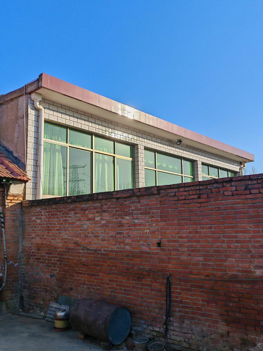 看着像楼房，其实只有一层。