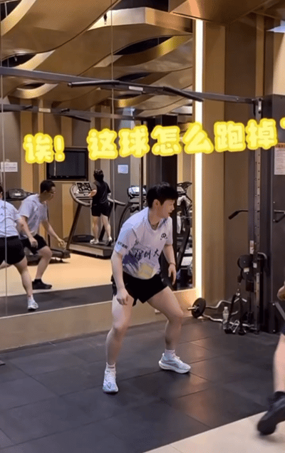 莎莎在深大的体能训练，会主动要求再练一次。莎莎的身高和打法注定她的体能训练和别人