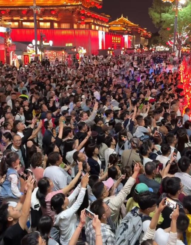 节假日旅游，就是花钱出去凑热闹、找罪受，我再也不会去了！刚过去的这个小长假，