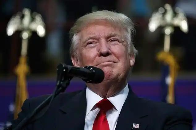 特朗普这波操作，直接把全网看懵了，据多名消息人士爆料，他最近翻来覆去念叨一件事—