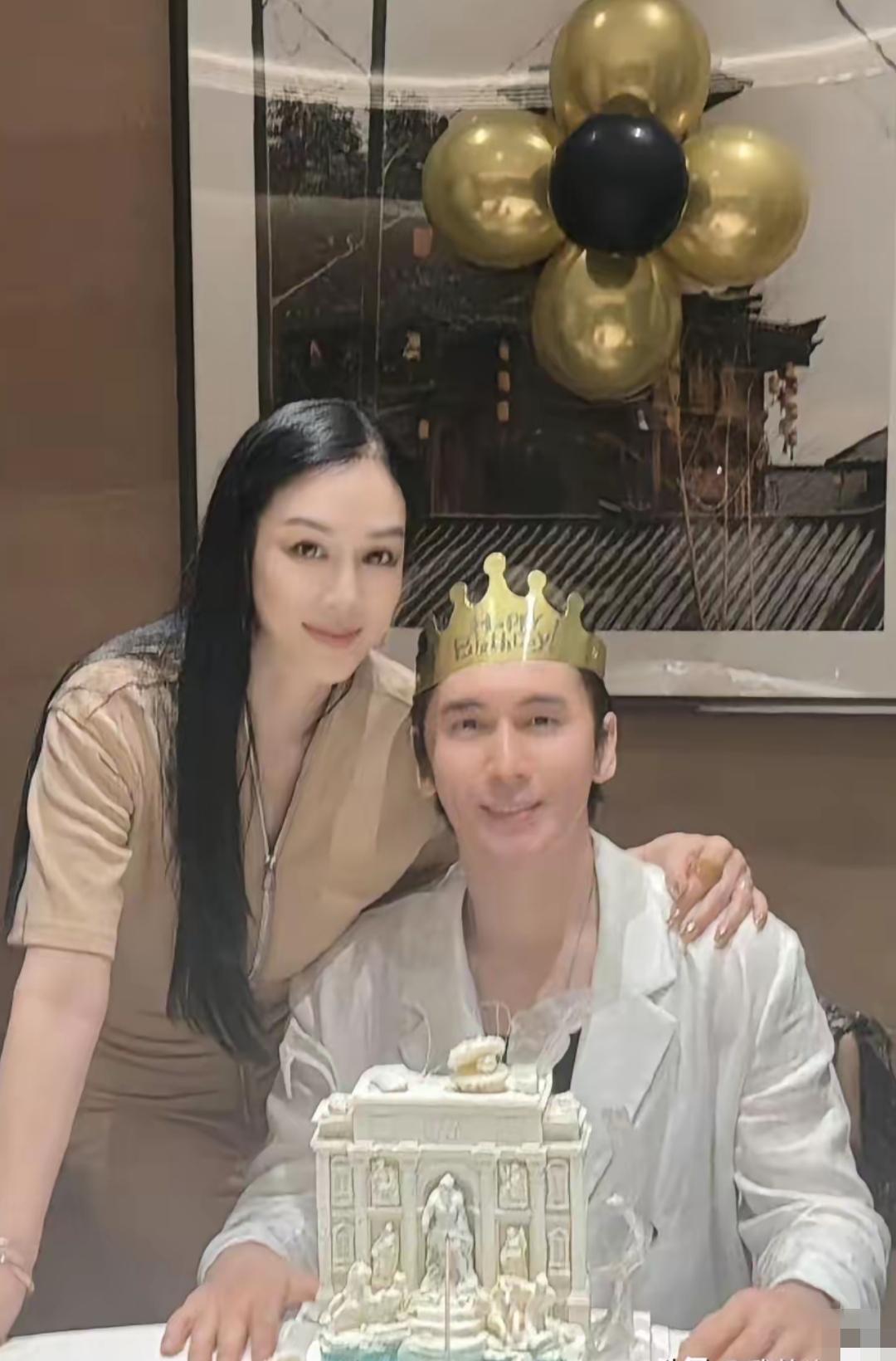 当今娱乐圈最甜最模范的夫妻，当属钟丽缇和张伦硕了！他俩是姐弟恋，俩人虽然相差了1