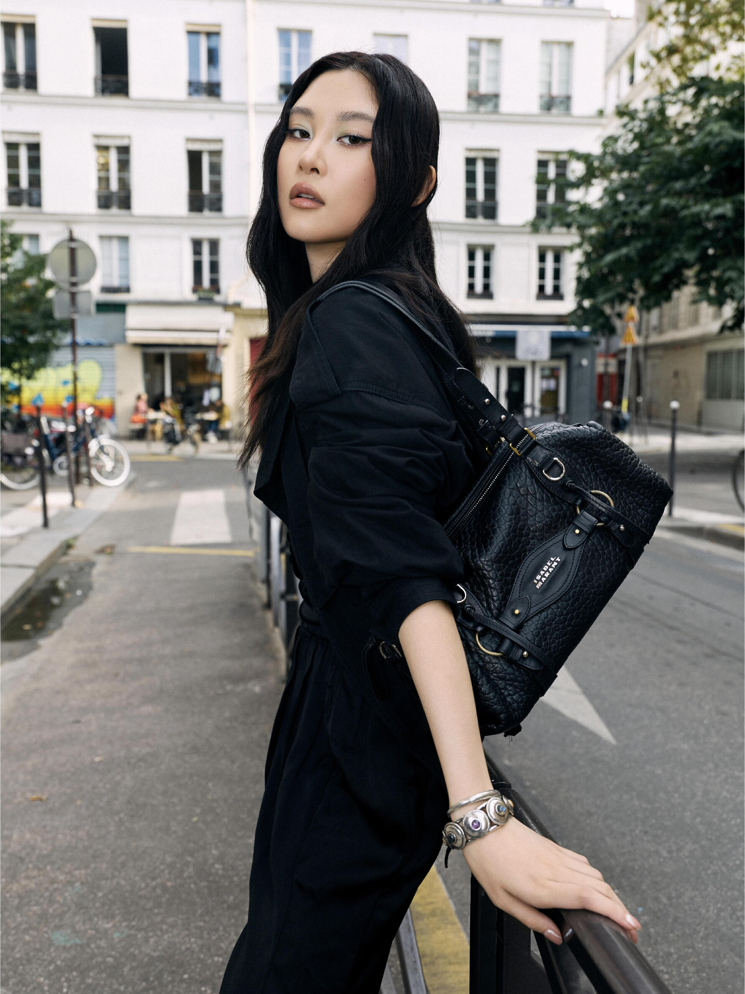 艺术家陈嫣冉受邀亮相IsabelMarant2027春夏时装秀，Allbl