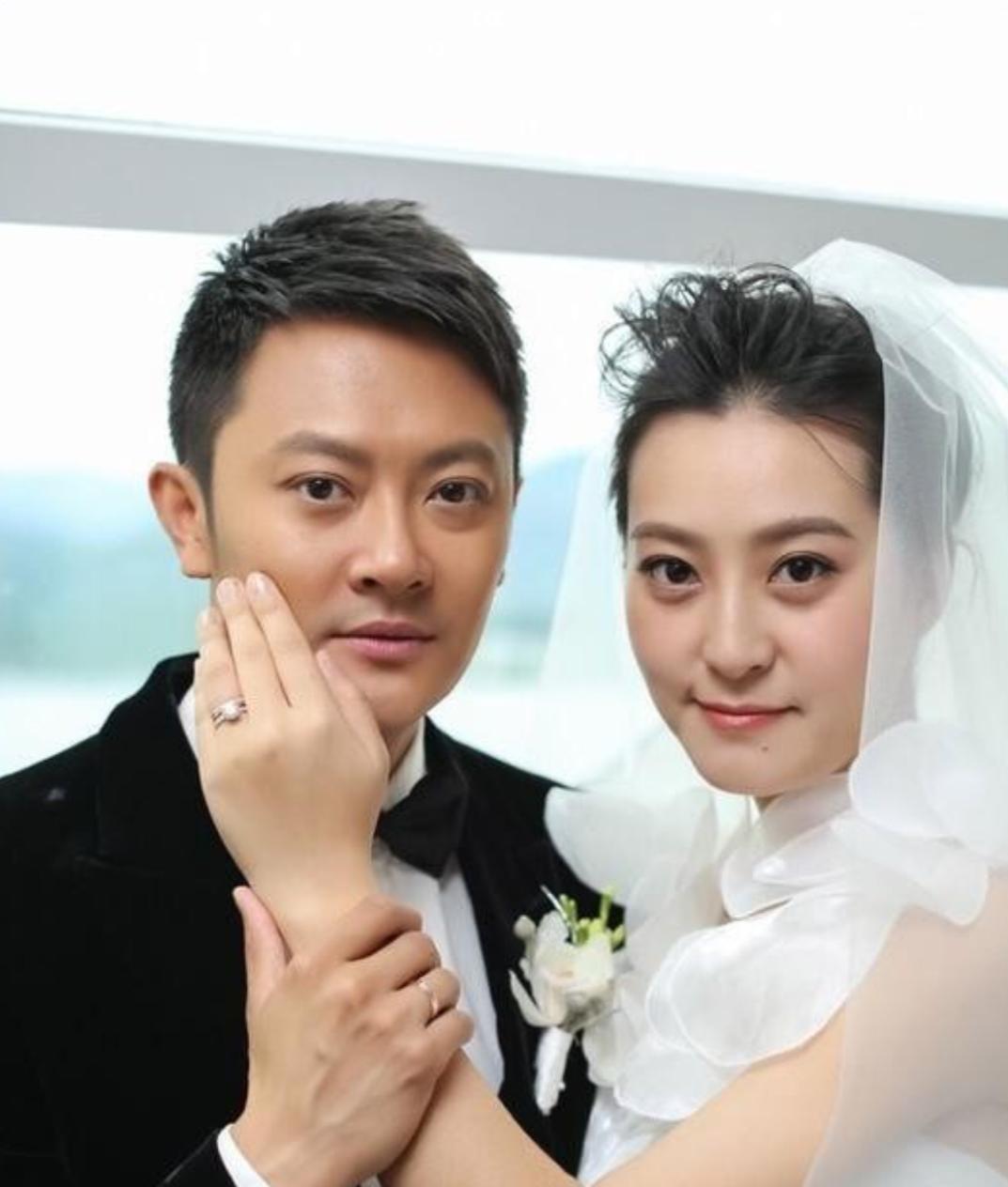 2015年，印小天花了400万元娶的老婆哈琳娜，直到孩子出生后，才发现自己的老婆