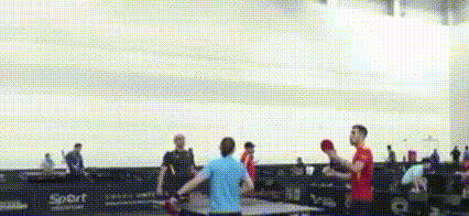 太好了！肖指导晚上在陪莎莎练球！晚上莎莎要对阵的奥拉南迁左手运动员，能有肖指导