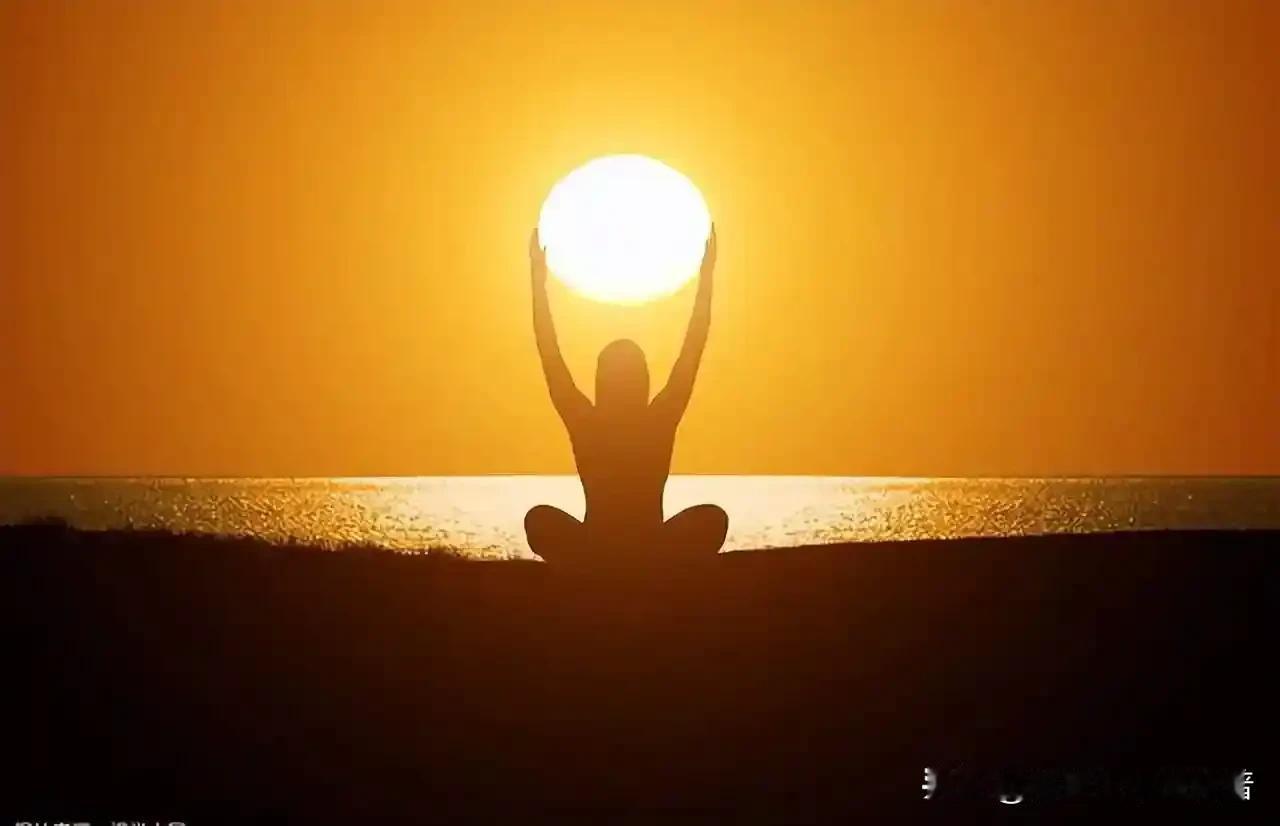 这种“欲望强、起不来”的问题核心是上热下寒、中焦瘀堵，中焦脾胃作为气机升降枢纽不