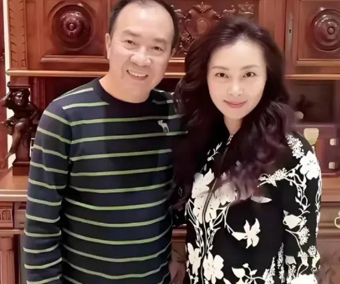 主流相声圈有多荒唐？娶婶子的，让妻子喊爸爸的都登台演出了2025年上半年主流