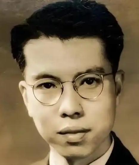 1948年，他不顾妻子反对，用刀划开刚出生3天女儿的后背。看着女儿奄奄一息，妻子