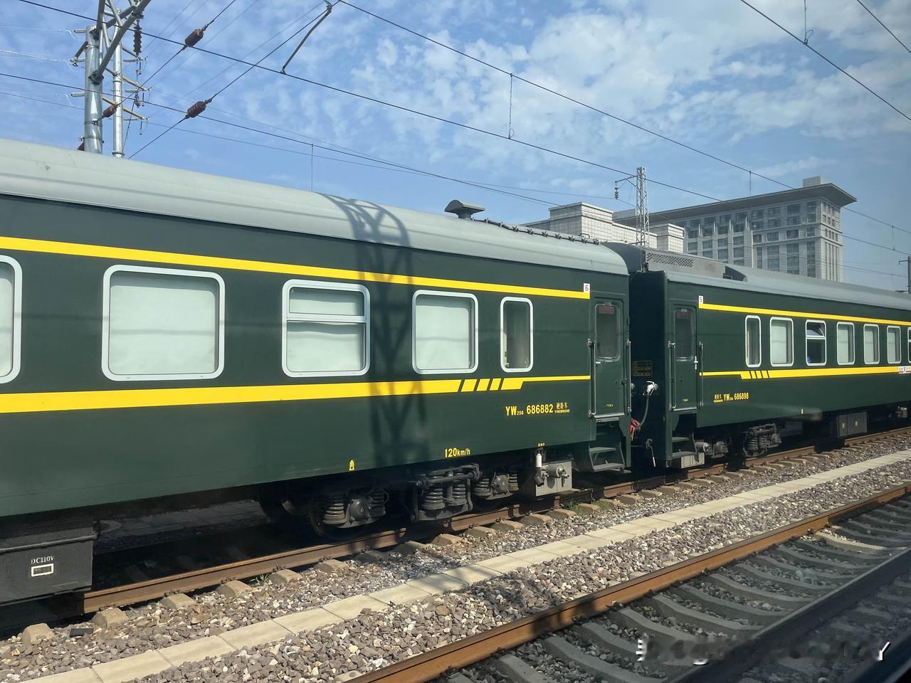 长这么大，还没有坐过绿皮火车🚞，你们坐过嘛？随着时代科技发展，交通工具越来越