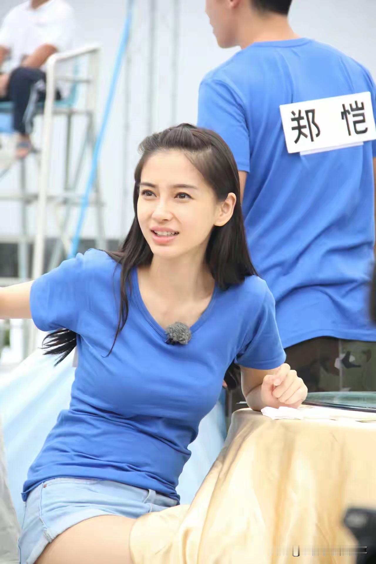 长的这么普通的一个女演员，怎么被很多人说成是大美女呢？她的嘴有点大，人也瘦，身材