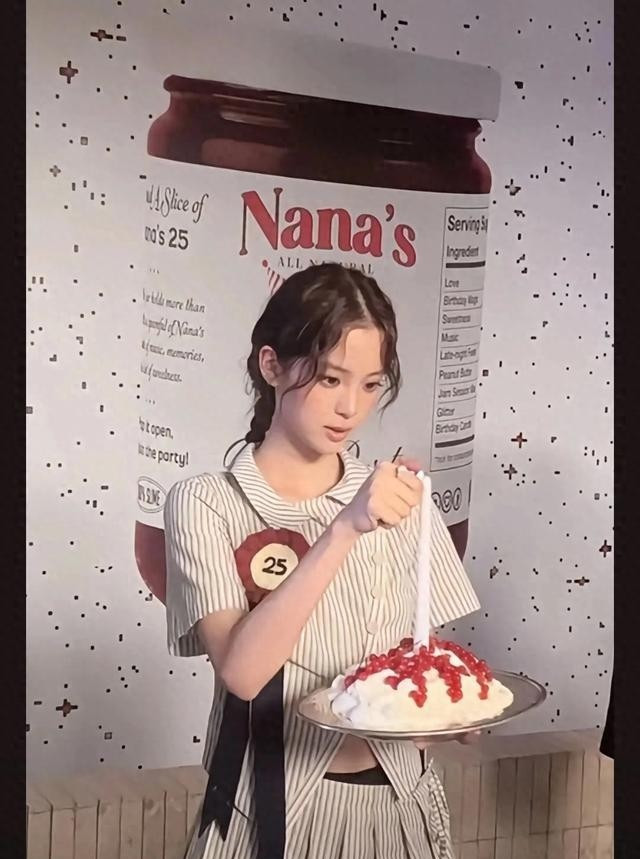 天呐。欧阳娜娜都二十五岁了。怎么还那么甜。看着像刚满十八。这少女感是真实存在的吗