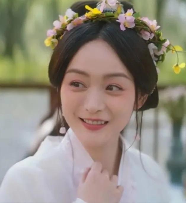 奔四还在演小姑娘的姐姐们，醒醒吧！比如，1987年出生的何泓姗在新剧《折腰