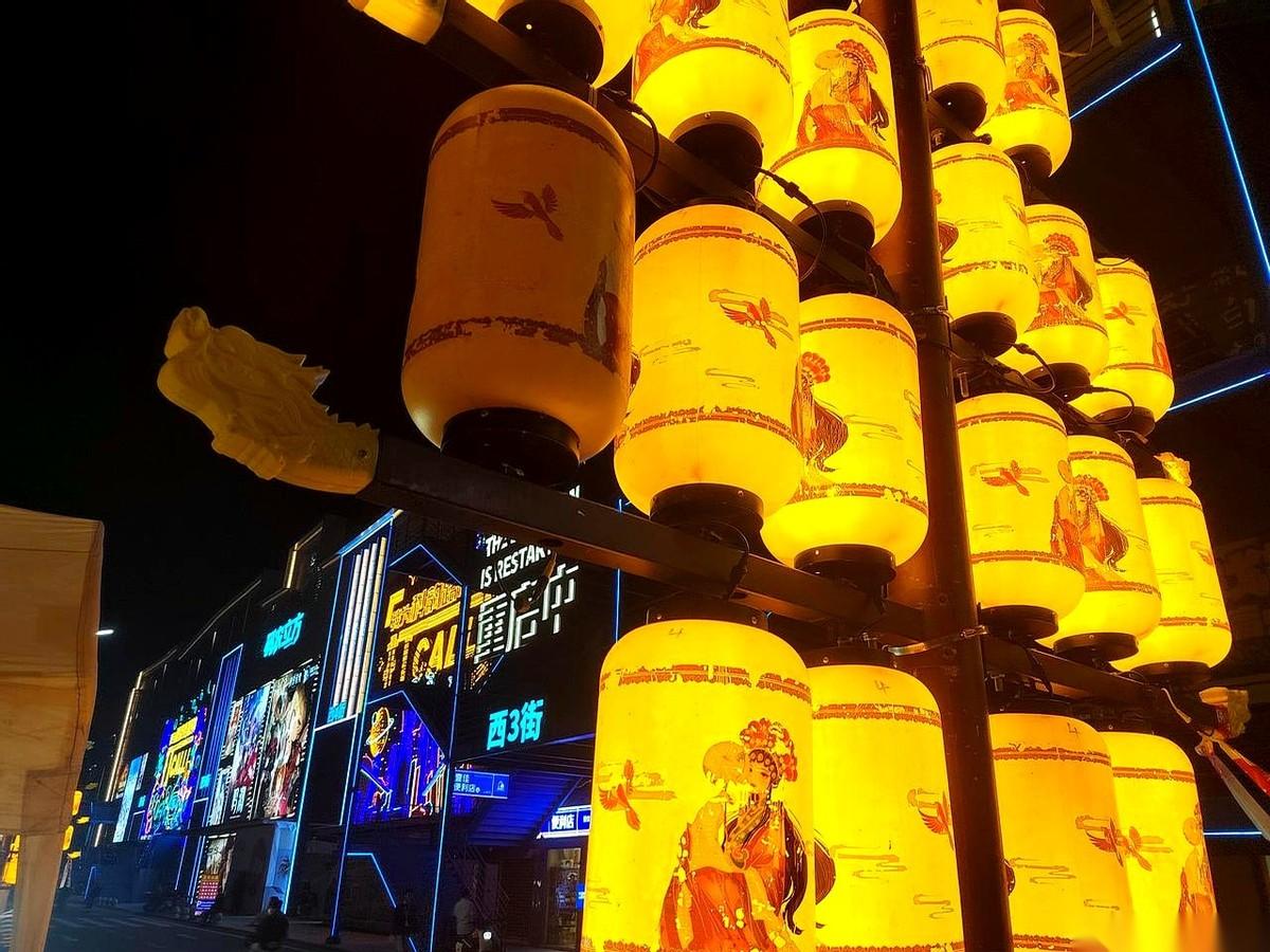 我有时候翻看一些老的资料，真的会沉默。一九六零年，我们自己勒着裤腰带，连我爷爷