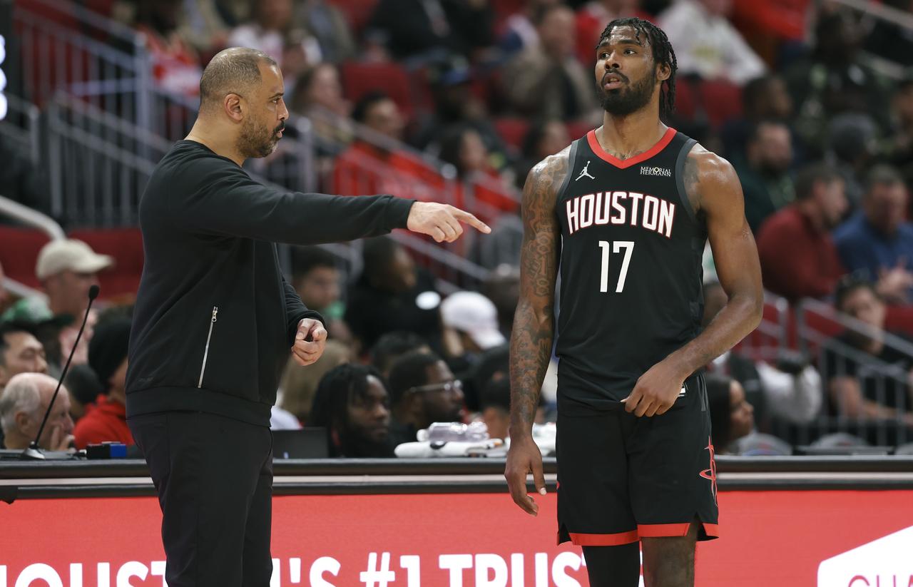 火箭媒体人给伊森定模板！别乱投中距离，学塔克才能真正升级看NBA上咪咕视频，火