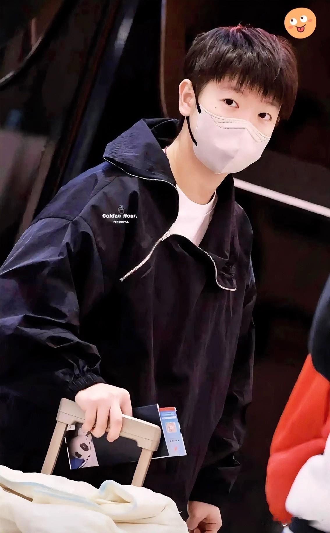 莎莎机场造型大变样！阔腿裤解锁新风格发现了吗今天机场的孙颖莎