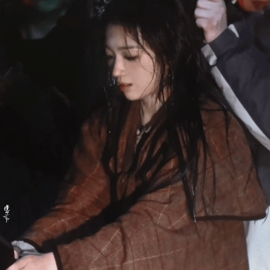 代露娃黏人小狗看完代露娃这段想偷狗了她那个眼神真的绝了，水汪汪的黏人又委屈，像