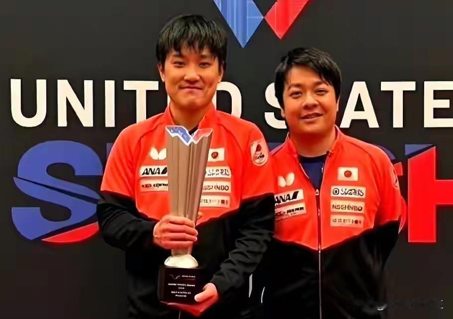 笑死我了！居然有人说：岸川圣也在观众席支持松岛辉空！他在观众席看球，是为了