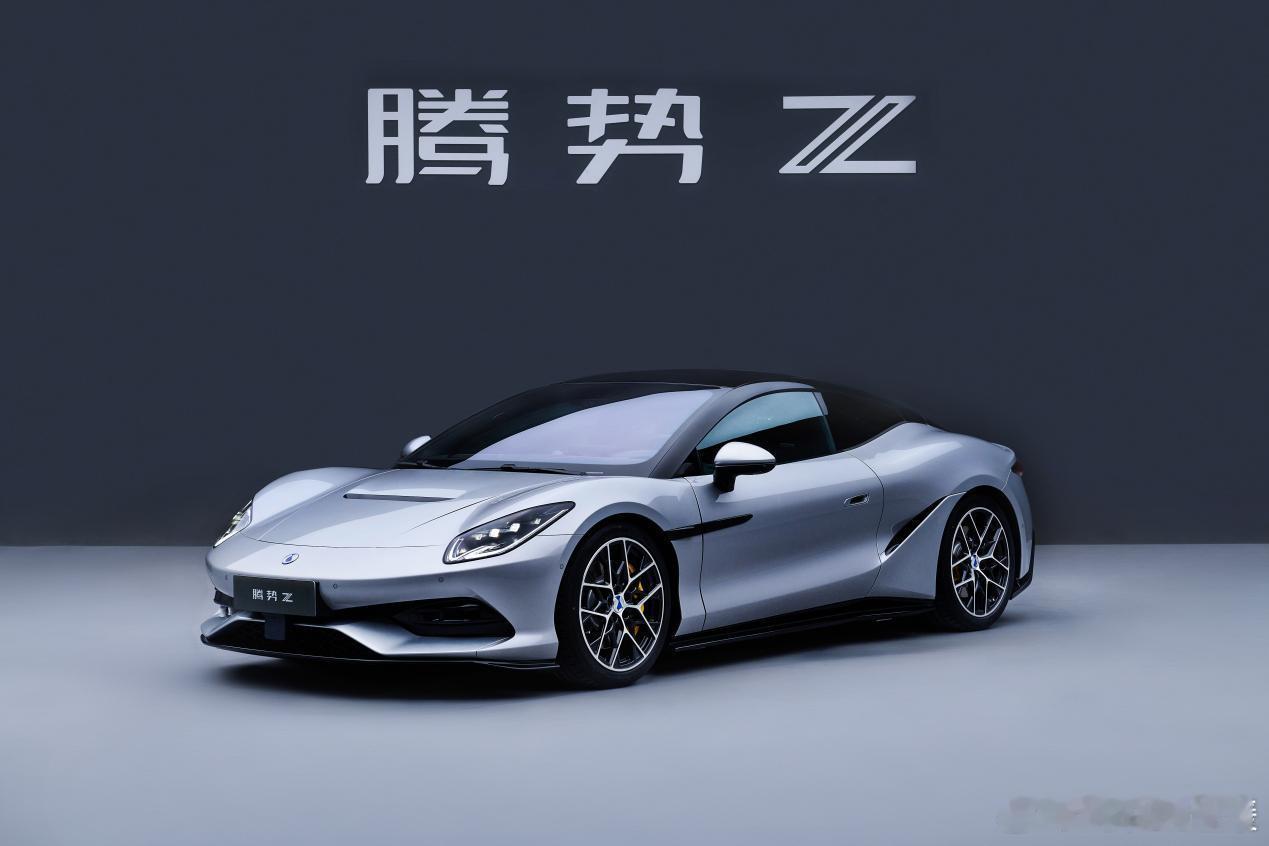 成都车展，腾势Z带来双车阵容，引爆展台人气。继古德伍德全球首发，预售24小时订单破千之后，腾势Z硬顶