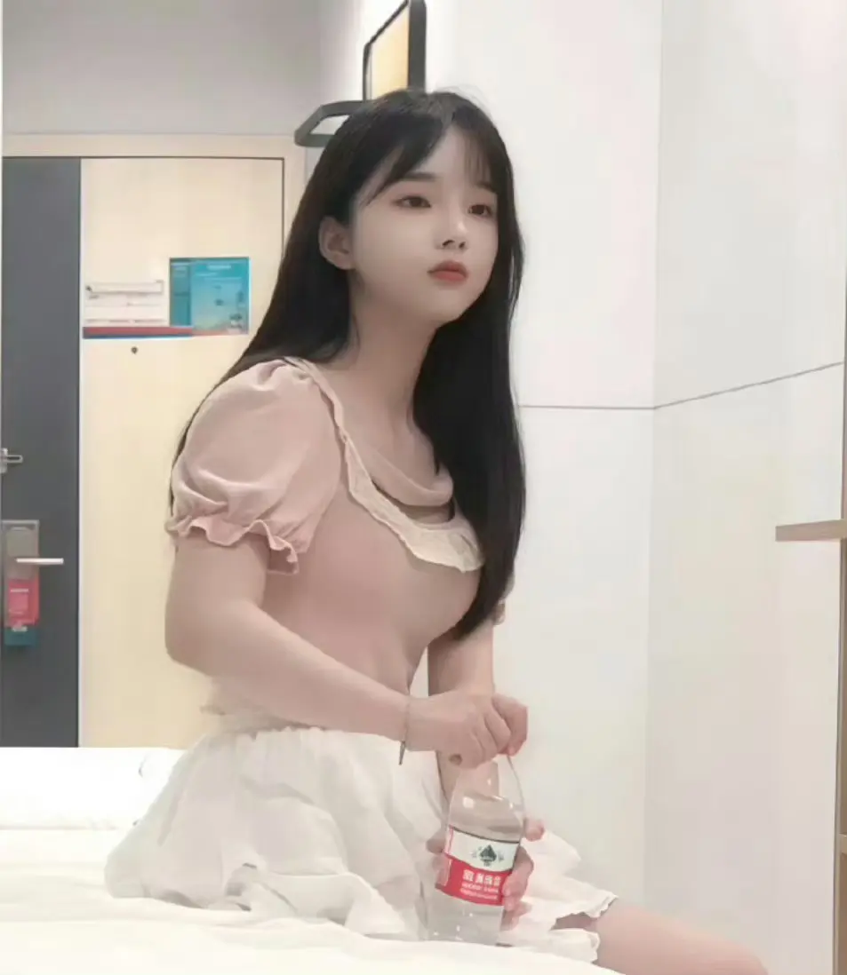 学妹喝水的样子，怎能不心动？