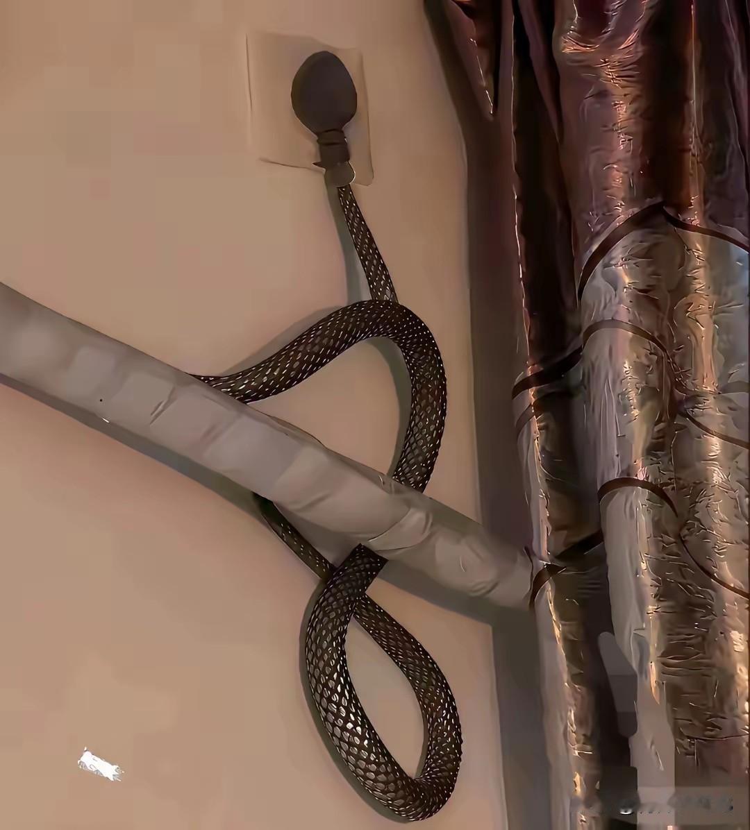 半夜能吓死[无奈吐舌]