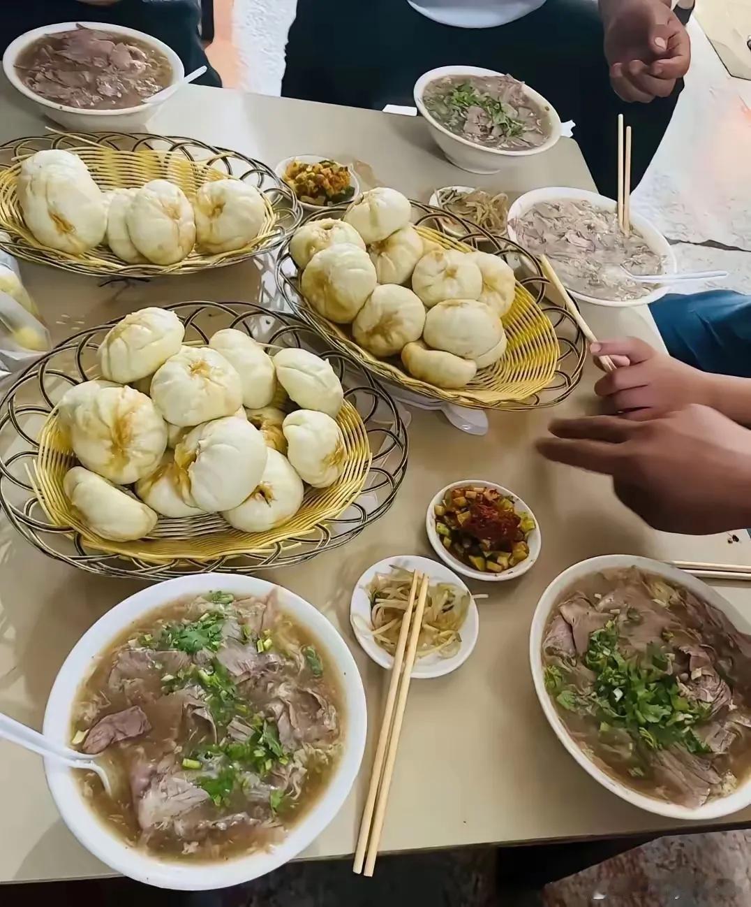 都说北方人饭量大，亲眼见到才算开眼了…