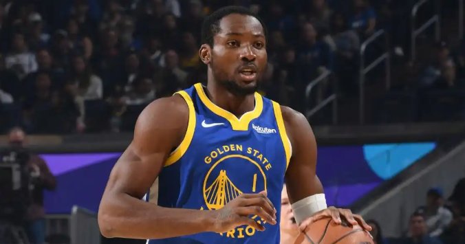 浅谈库明加进步与打法比起上赛季的库明加,这几场的库明加可谓是“请神上身”,摇身