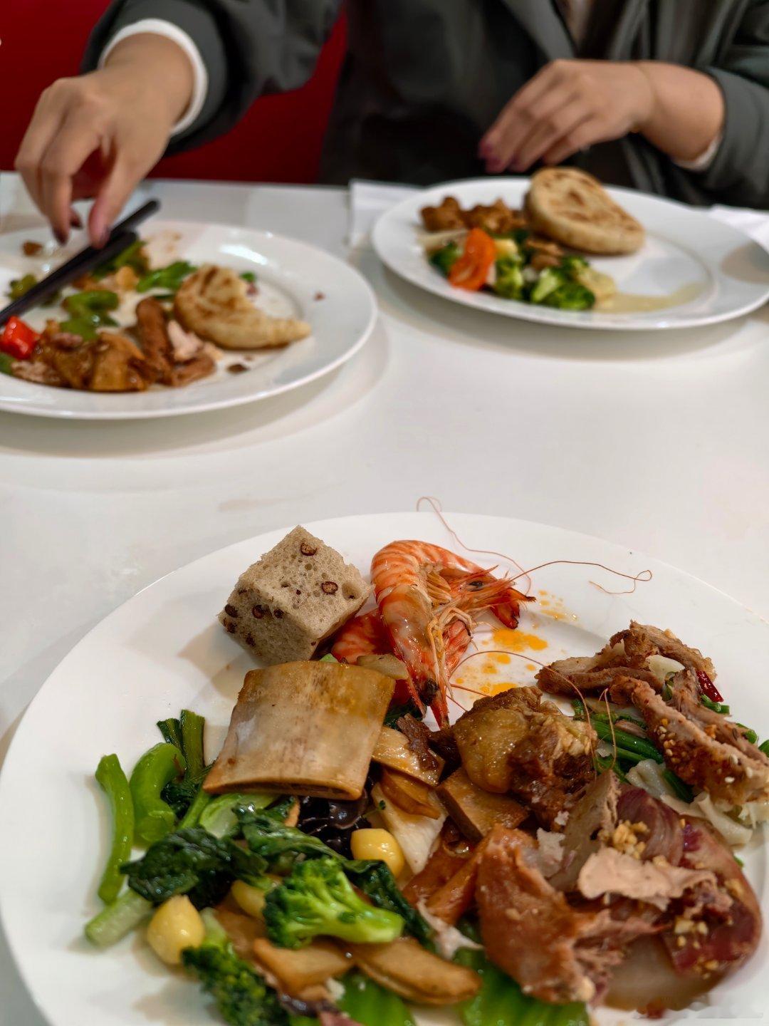 你们敢相信，我今天遇到对手了！！今天在长城技术中心，居然遇到一个比我还能吃的女生