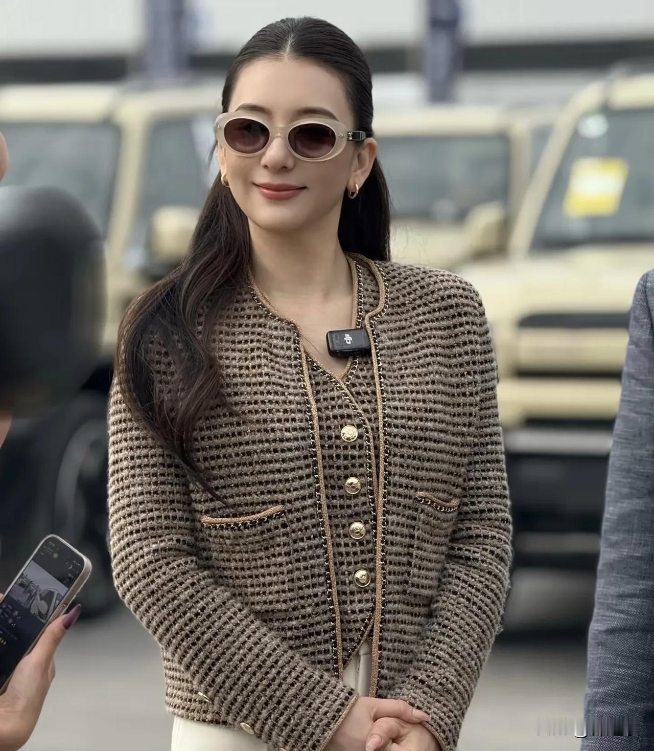 方媛就是典型的富贵相，长得漂亮，气质清纯，性格温柔，所以她年轻时得到郭天王的爱慕