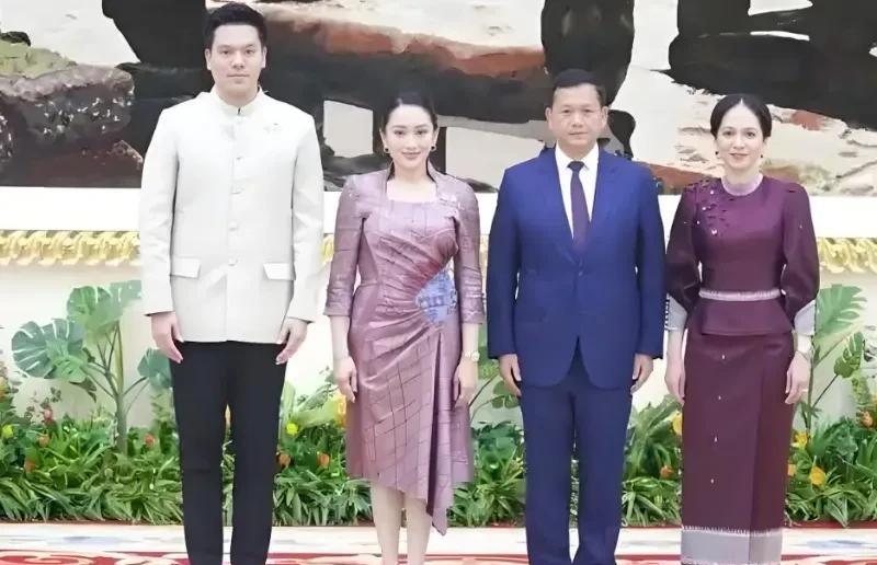 当洪森的儿媳妇和佩通坦同台的时候，你会发现这两位女性，都很美丽，但气质却不相同。