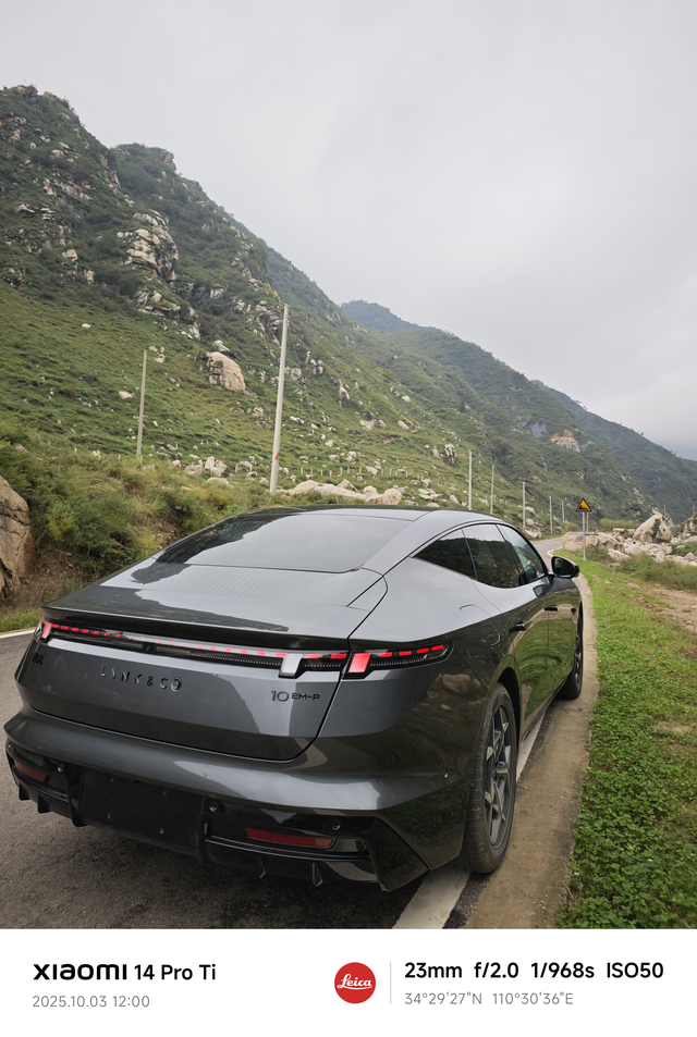 陌生人说我的车像50万的哈哈哈把车停到中石化旁边充电，晚上去取车的时候，有个陌