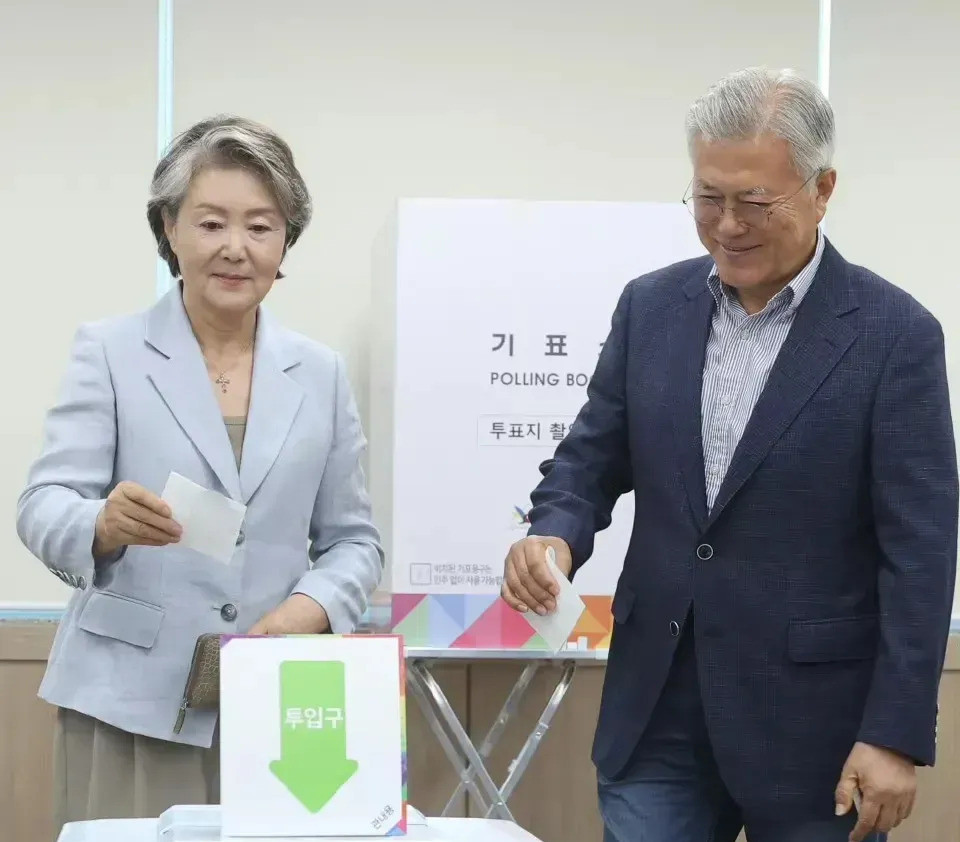 文在寅出手助选---天呐，万万没