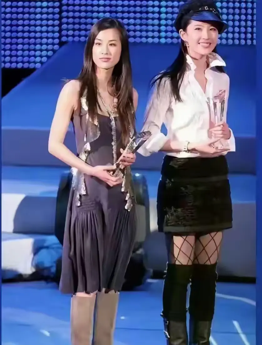 你们能看得出来哪个是黄圣依，哪个是刘亦菲吗？