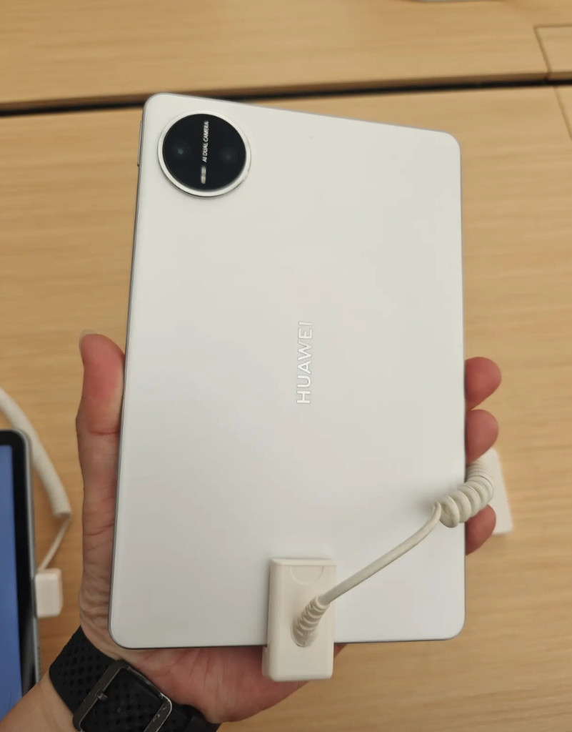 又去了一趟华为授权体验店，再次感受了一下MatePadMini，顺便跟销售