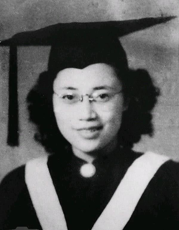 1950年，28岁的萧明华被国民党折磨了278天，已经变得体无完肤。竹签钉进