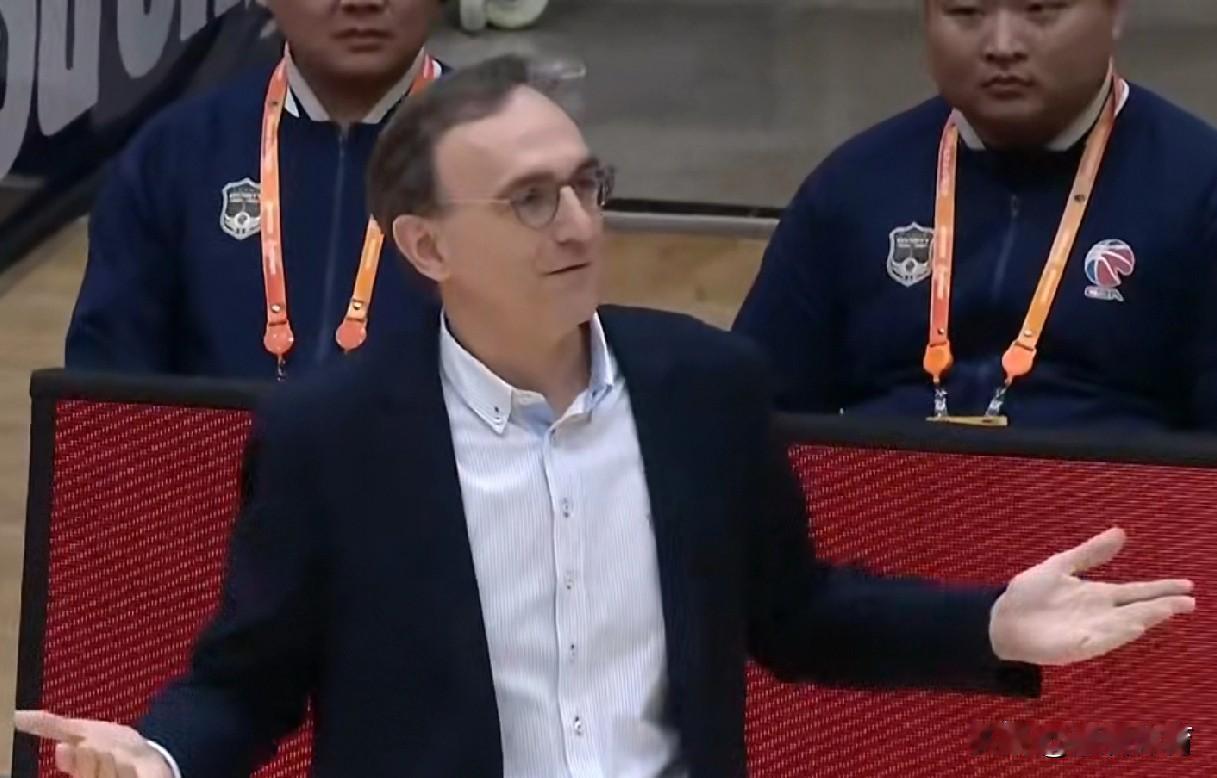 本赛季CBA高开低走的五支球队1、北京北汽目标争冠，赛季初七连胜联盟第一，