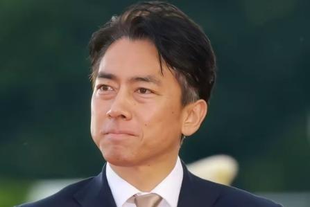 日本民众的呼声“如果小泉进四郎成为日本下一任首相，那么日本就会立刻完蛋”。小泉