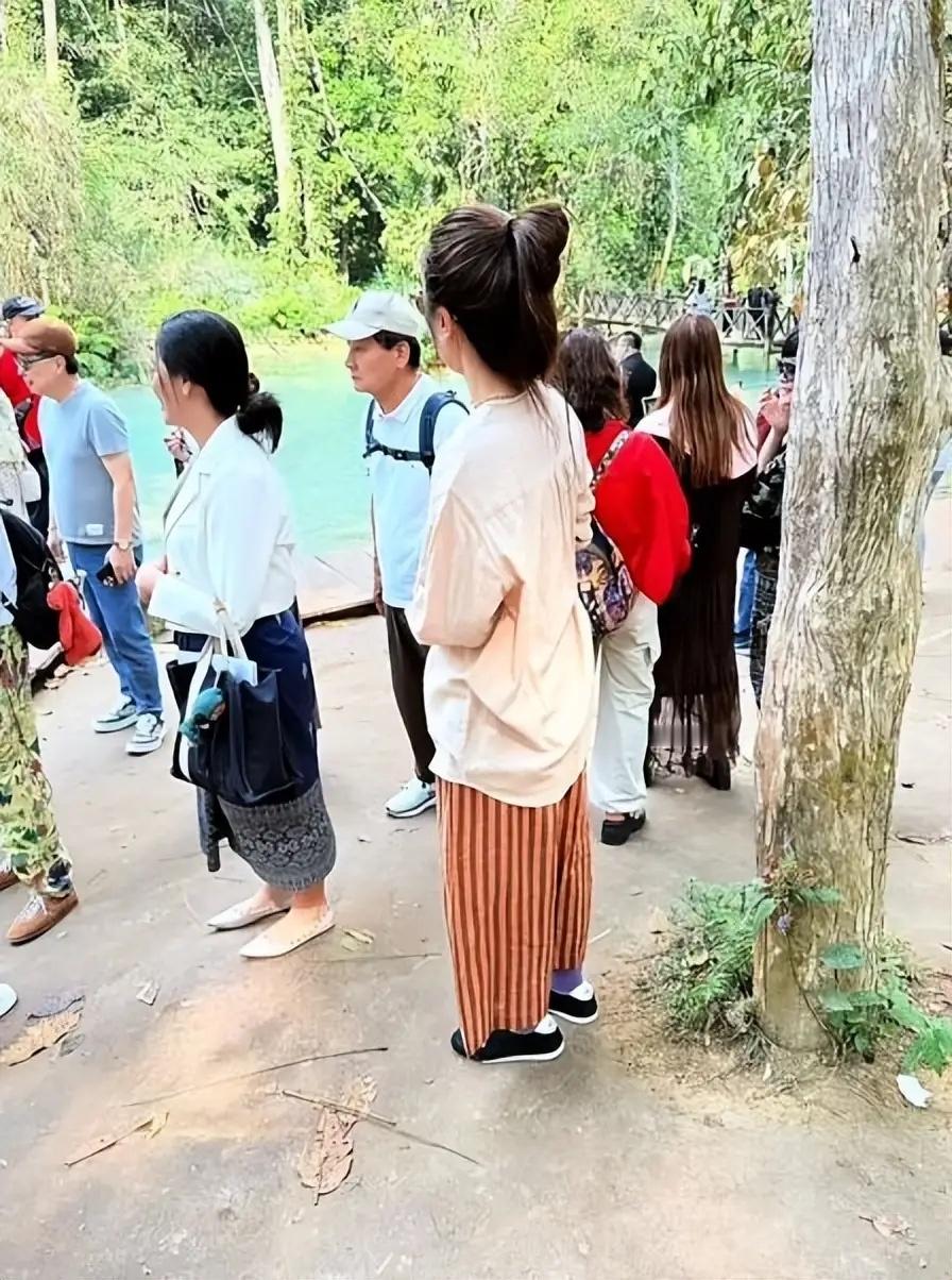 老挝偶遇田馥甄，穿搭随意身材五五分，近照被指像路人！