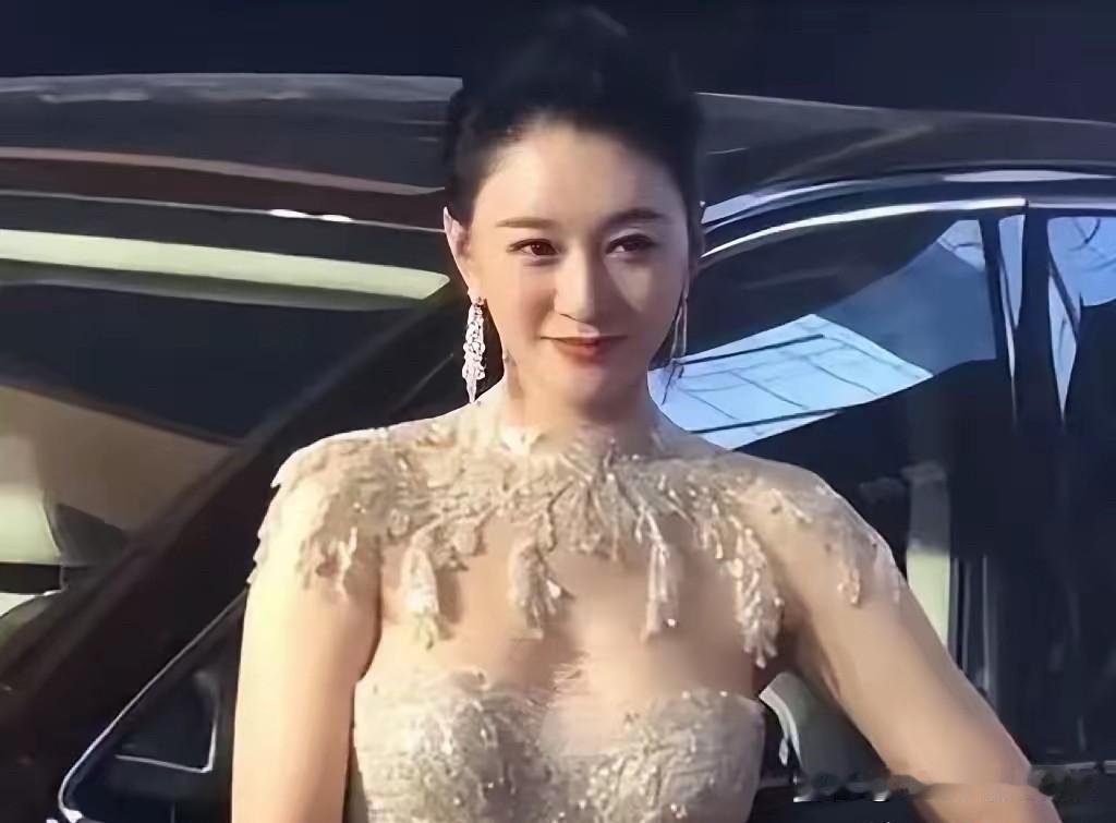 李小冉都50岁了，太年轻了这个状态，谁看了不说一句好的。脸上没有一点点褶皱，皮肤