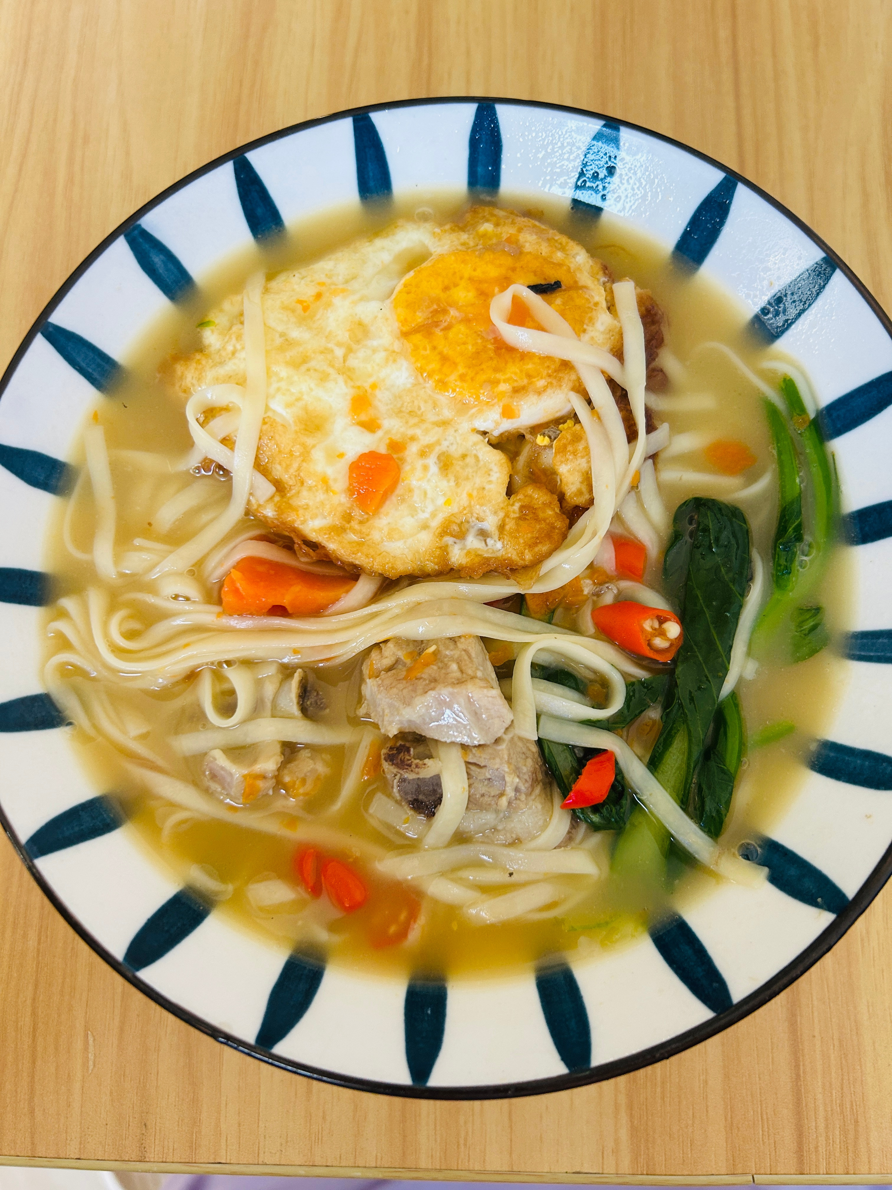 没有鹿晗同款牛肉面那就自己煮碗面🍜吃吃吧