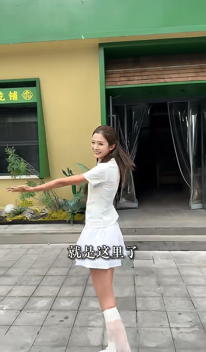 360行干啥啥都凉的餐饮奇才李凉凉准备开始装修她的新店了，但目前她的店名还没取好