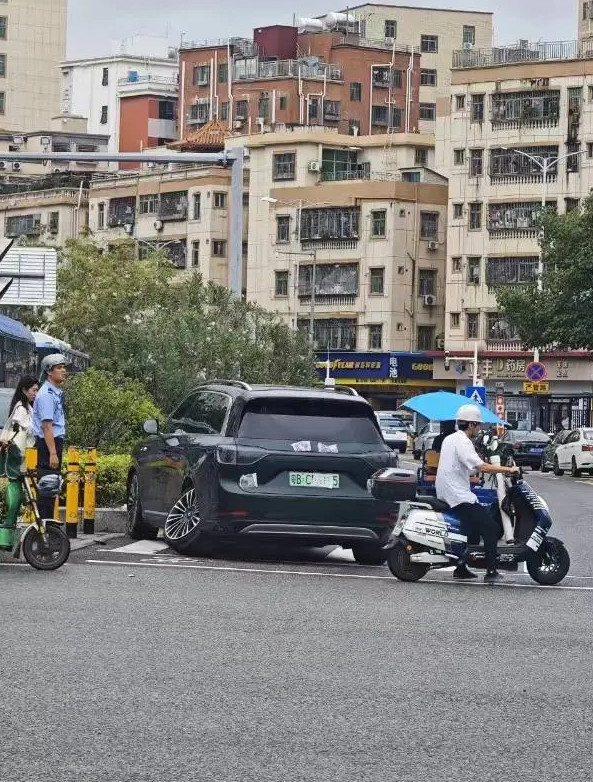 断个轴而已，但挡住车标logo什么操作