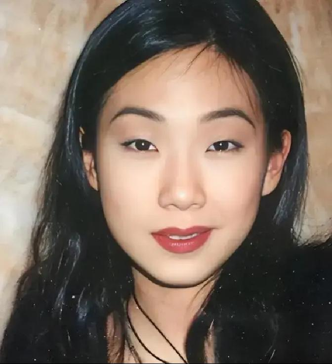 2003年，林忆莲向李宗盛提出离婚，李宗盛坦言：我年近半百，却要妻离子散，真的是嚎啕大哭，有天接到了