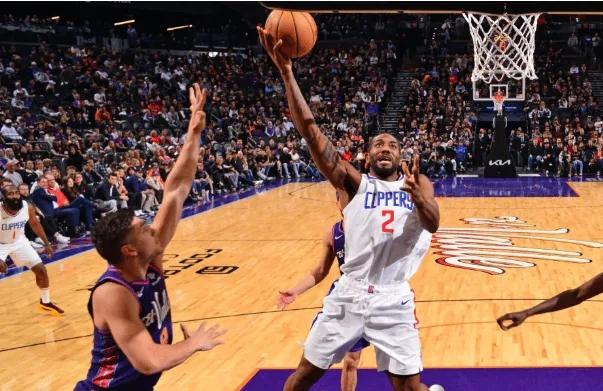 快船117比93战胜太阳，战绩23胜25负。西部第九。这也是，泰伦卢自从定下