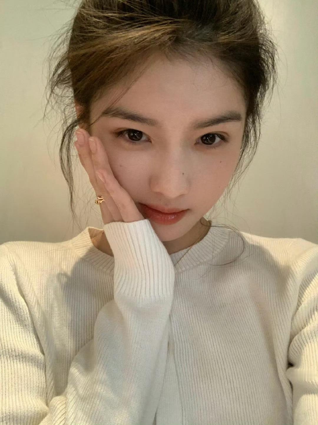 艾米你知道自己有多萌吗！这个造型真的好青春～进组