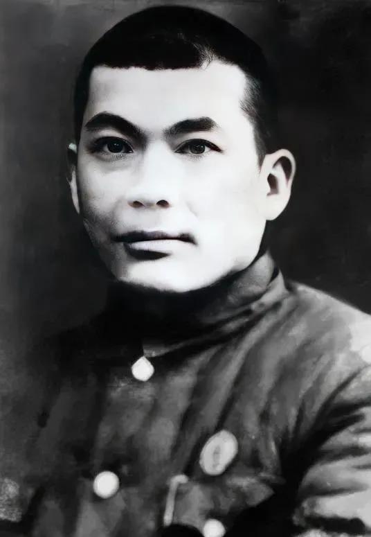 1941年，牛子龙杀掉了军统豫站站长，没过多久，上级就找他喝酒，想借机除掉他，牛