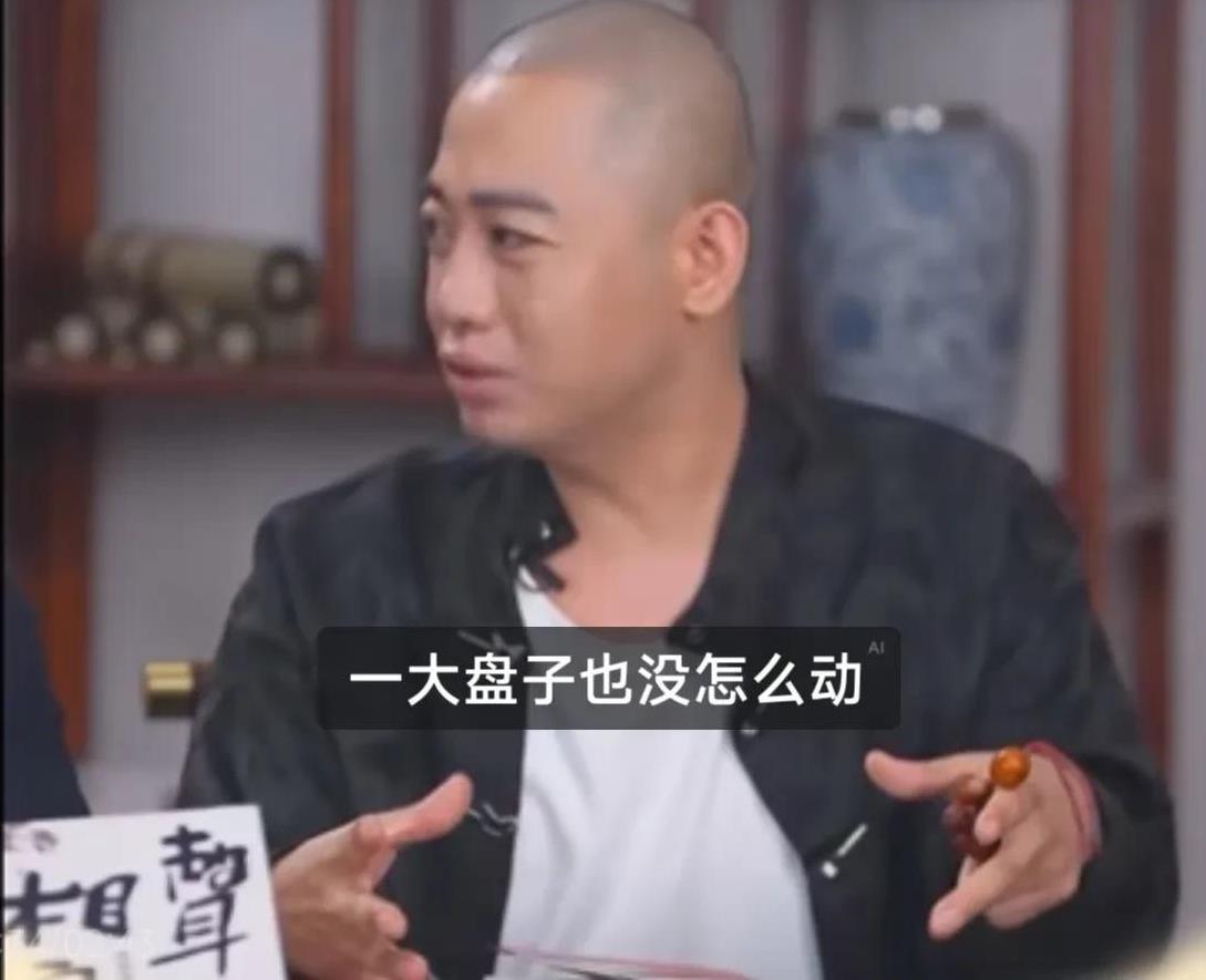 孔云龙回忆起他跟岳云鹏在炸酱面馆打工偷吃的经历。有时候客人点了很多菜，没吃几口就