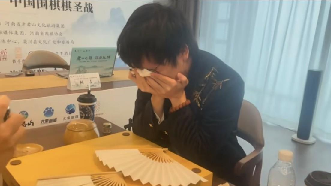 心疼柯洁！28岁的柯洁哭得像个孩子！柯洁赛后说：“感谢棋迷粉丝的支
