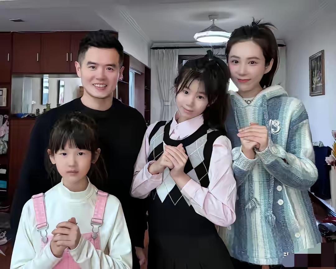 刘国正夫妻夸莎莎很有艺术性！丈夫刘国正先夸莎莎的师父邱贻可，年轻时候长得很帅，被