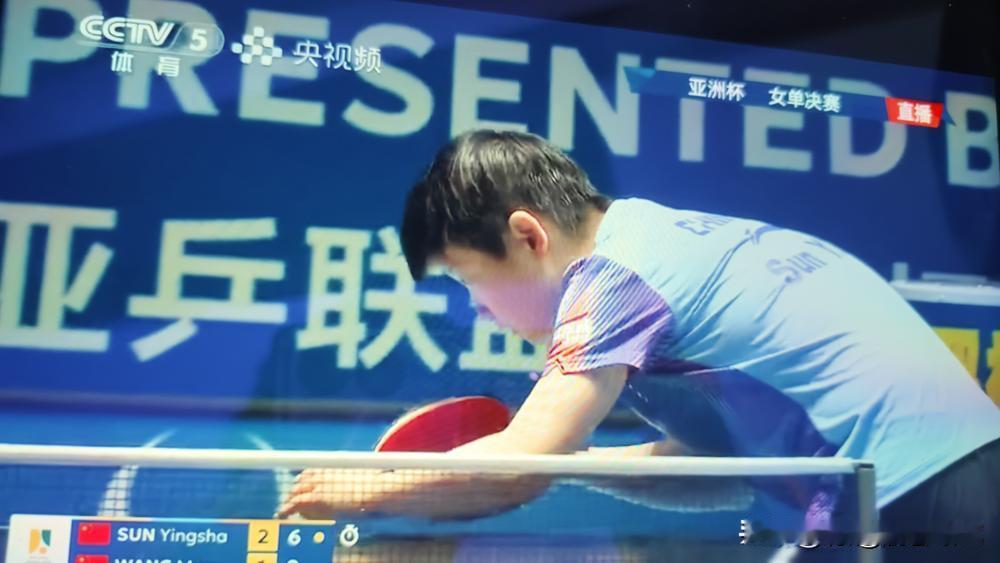 一个误判，直接偷走两分。国乒巅峰对决，裁判这胆子也太肥了。决胜局8：7，孙颖