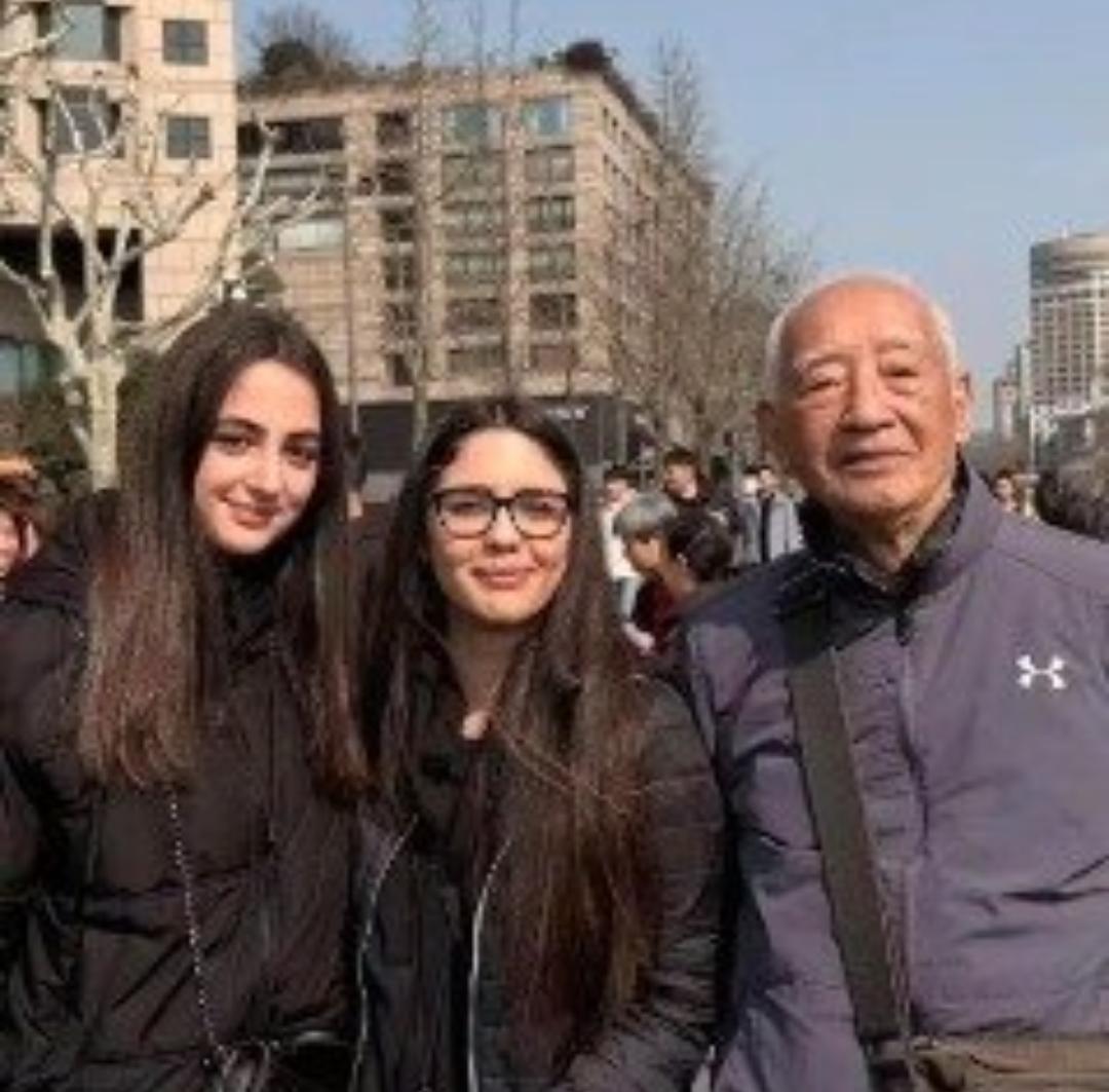 98岁爷爷在西湖边火了！一开口，无数年轻人脸红别划走！西湖边这位98岁爷爷